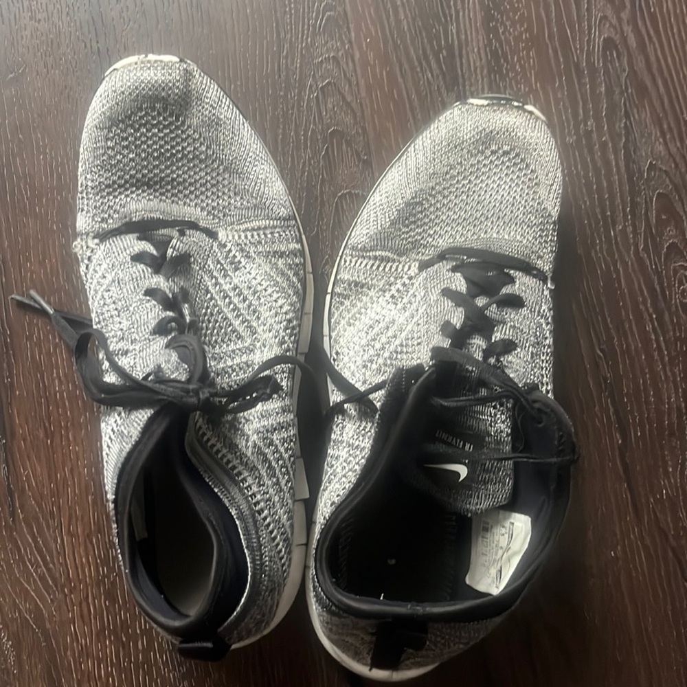 Nike tennis shoes